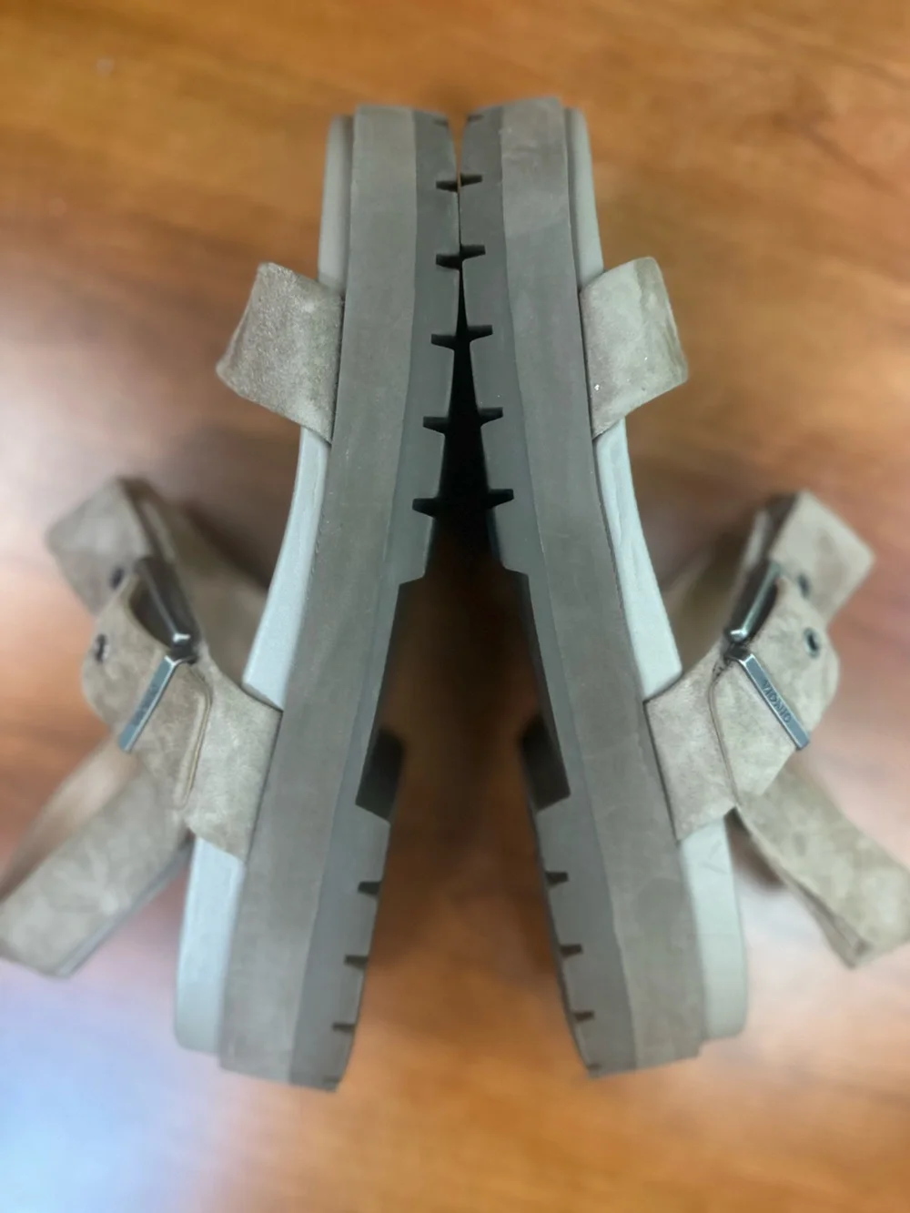 Vionic Torrance Platform Sandal Lug Comfort Cushion Taupe Suede Women’s Sz 9.5